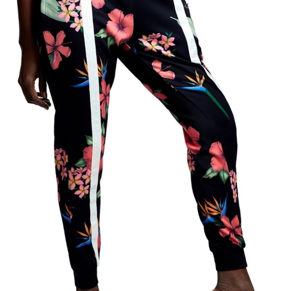 True Religion Multi Floral Jogger Set - Picture 3 of 7